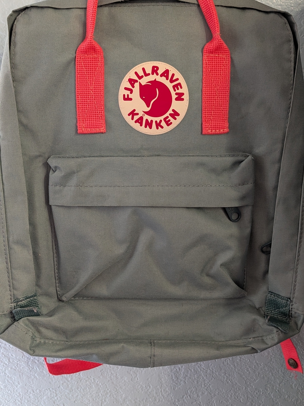 Fjällräven Kånken Classic Backpack — Frost Green & Coral Pink